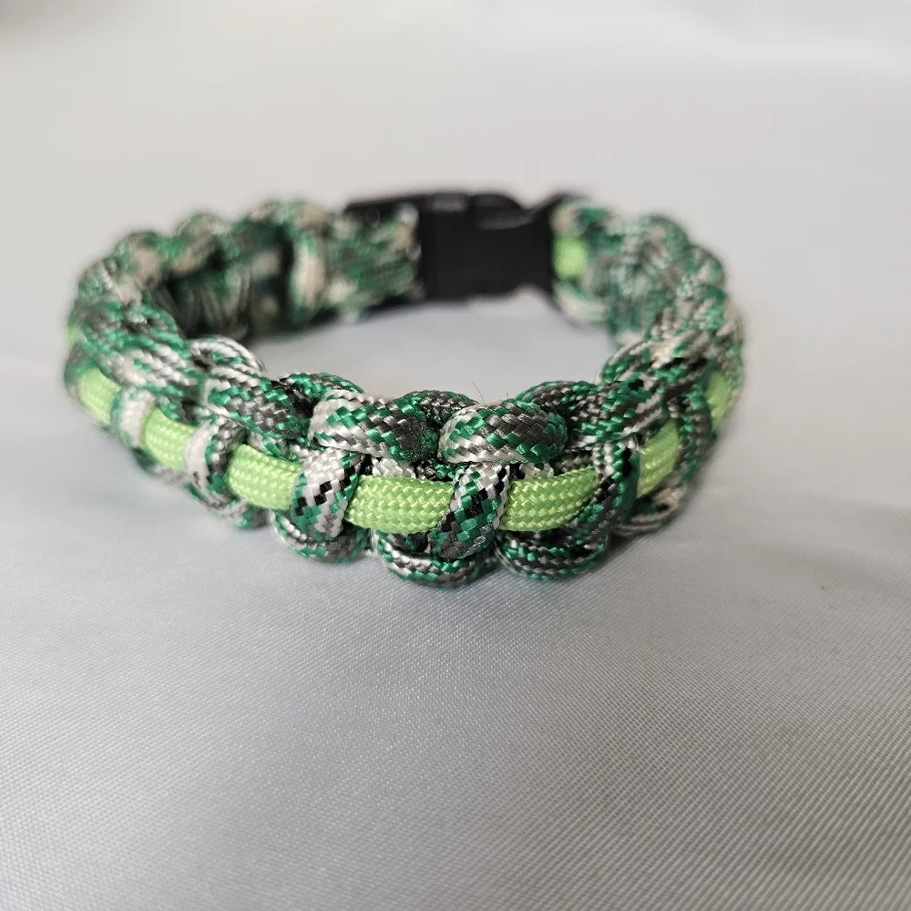 Handmade Green 550 Paracord Bracelet‎ Size 8